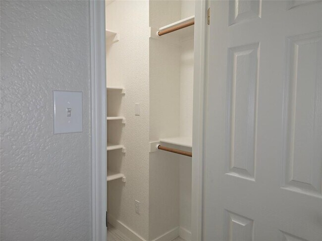 Building Photo - 137 Prairie Springs Cove