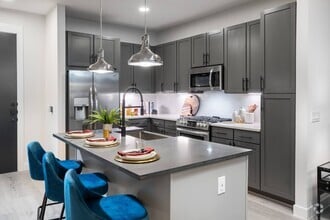 Building Photo - Galleria Area Gem – Luxury Apt with Top Am...
