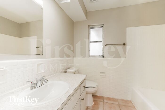 Building Photo - 1407 SE 35th St