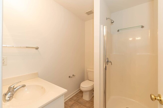 Building Photo - Three Bedroom Home!