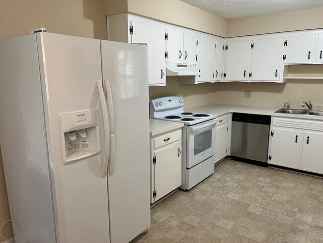 Building Photo - 717 Grove Ave