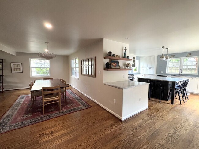 Building Photo - 2256 W Viewmont Wy W