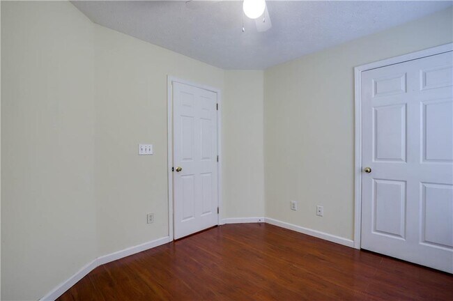 Building Photo - 4033 Oak Glenn Dr