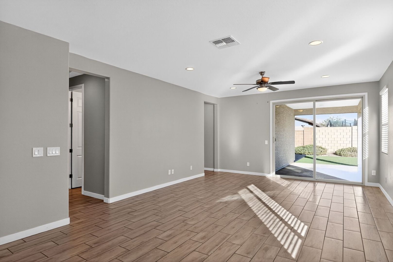 Building Photo - 10810 W Grant St