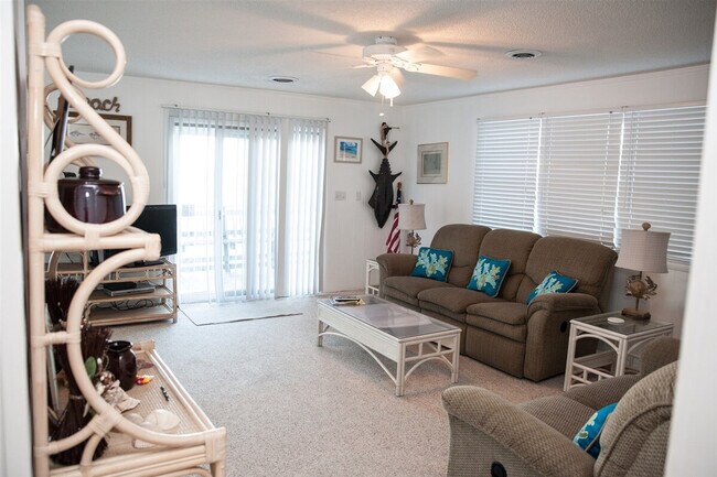 Building Photo - 57219 Island Club Ln