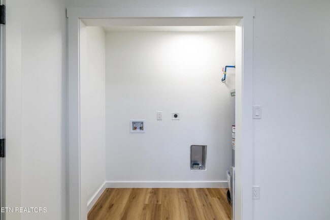 Building Photo - 3412 Ashland Ave