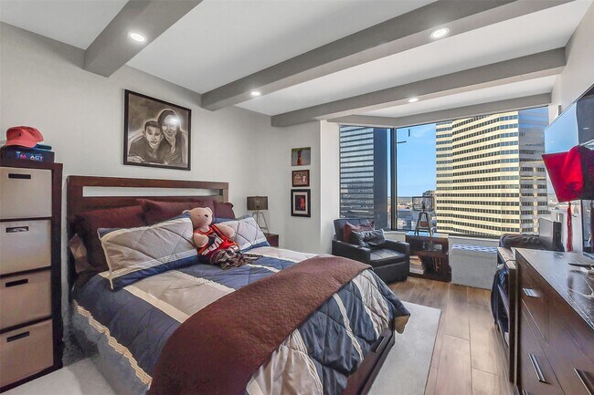 Building Photo - 1111 Caroline St