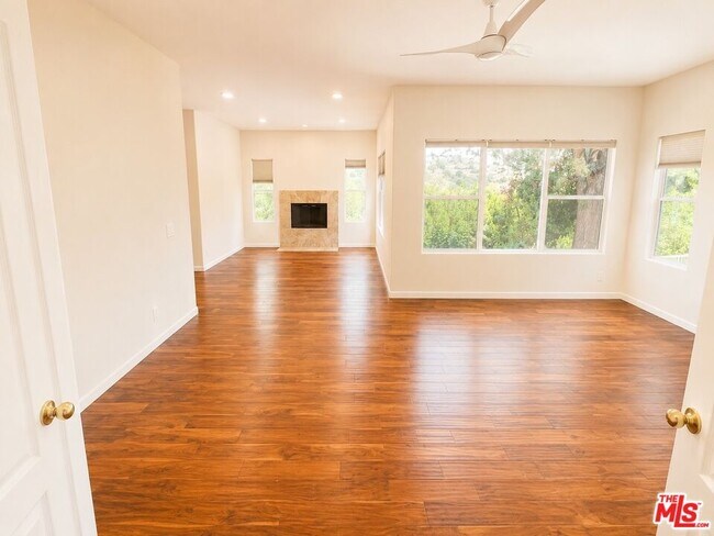 Building Photo - 7371 Westcliff Dr