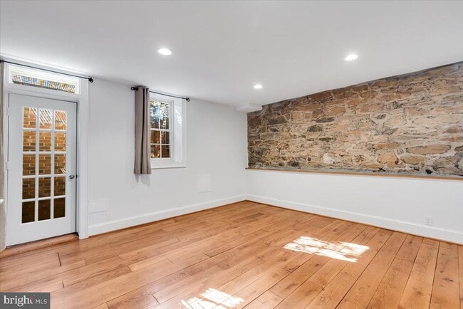 Building Photo - 215 Prince St