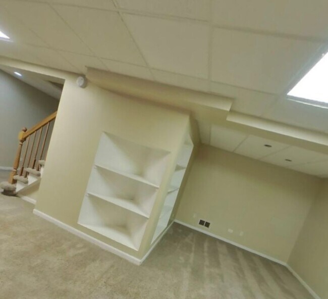 Building Photo - 1645 St Ann Dr