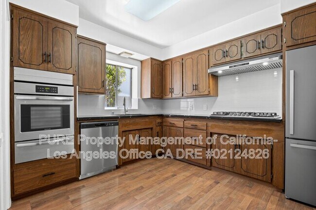 Building Photo - 1534 S Hayworth Ave