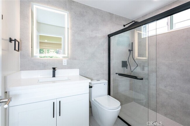 Building Photo - 6419 Valley Cir Terrace