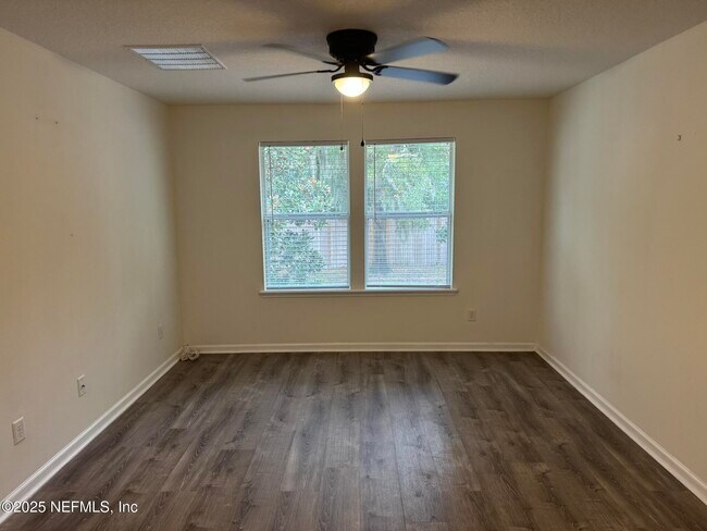 Building Photo - 348 Auburn Oaks Rd E