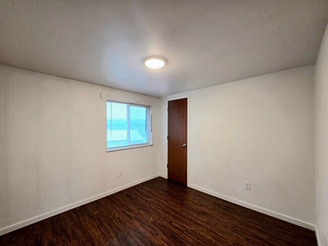 Building Photo - 1121 Monitor Ave