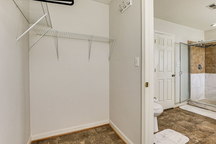 Building Photo - 3912 Bishopmill Dr