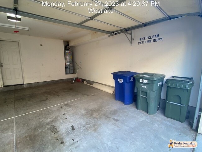 Building Photo - Pristine Condo with New Carpet and Dual Master Suites