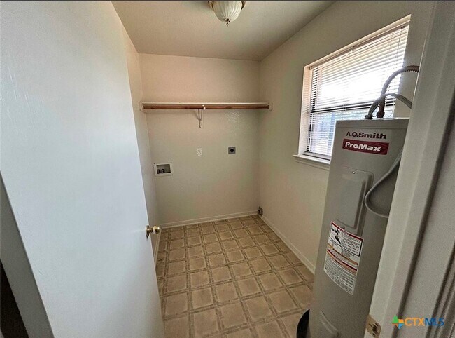 Building Photo - 1010 Lansberry Ct