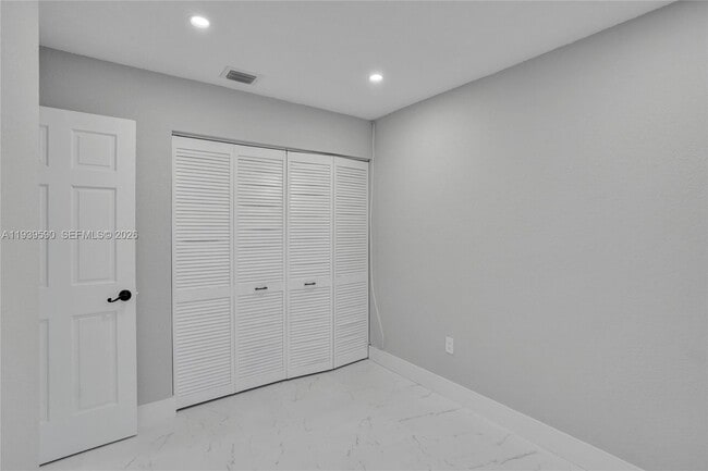 Building Photo - 5314 SW 140th Pl