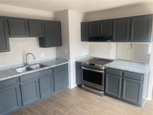Building Photo - 1407 Churing Dr