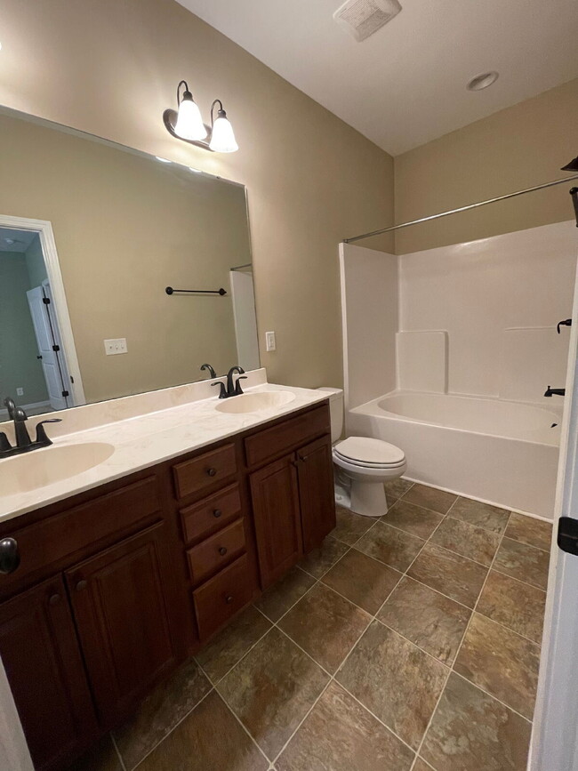 Building Photo - ADORABLE 3 BR, 2 BA HOME IN PLANTATION POINT! *SPRING CREEK SCHOOL DISTRICT*