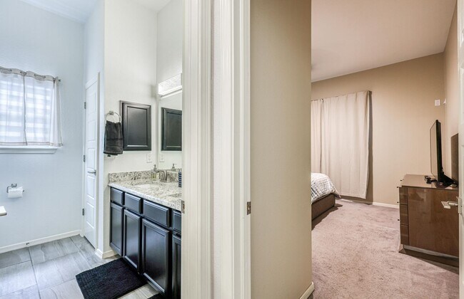 Building Photo - We have a beautiful home fully furnished with 4 bedroom-2 baths