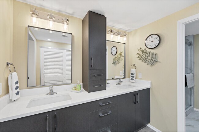 Building Photo - 1930 Harbourside Dr