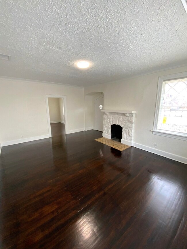 Building Photo - 920 N Auburndale St