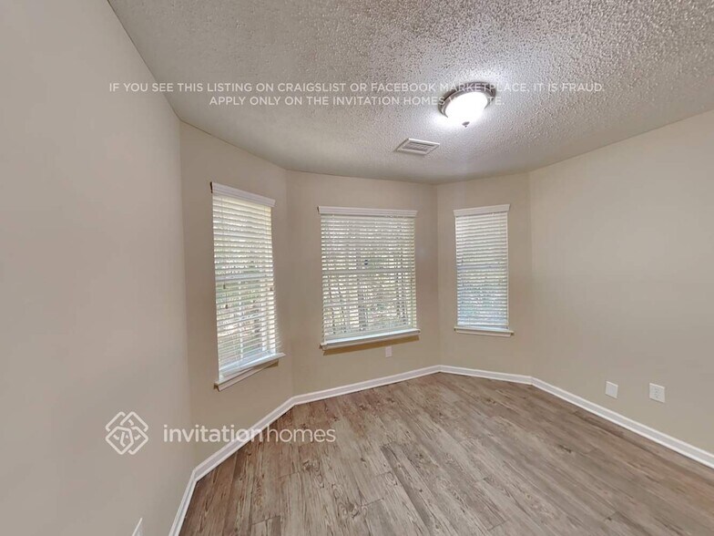 Building Photo - 6767 Mancha St
