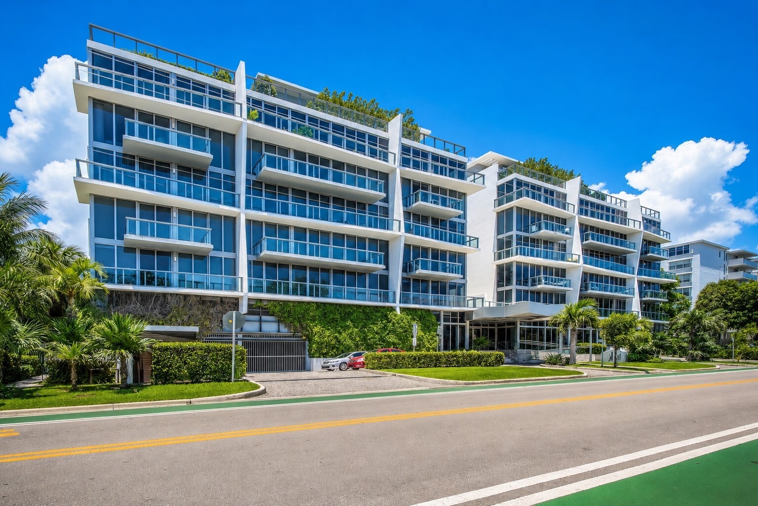 Building Photo - 9940 W Bay Harbor Dr
