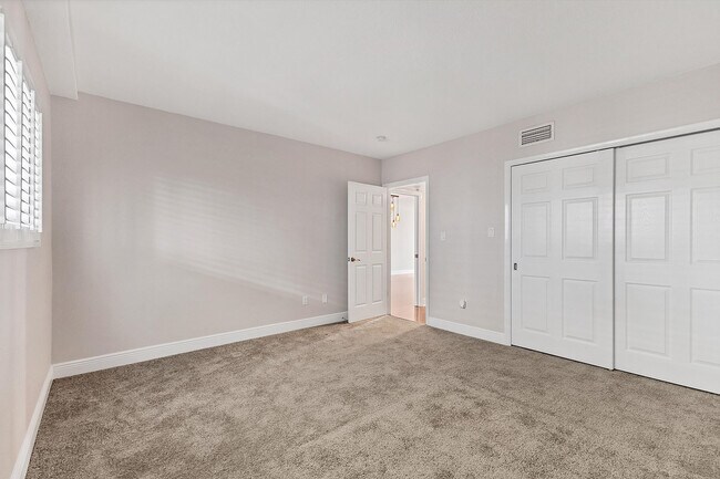 Building Photo - 301 S Gulfstream Ave