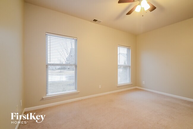 Building Photo - 1072 Pine Valley Dr
