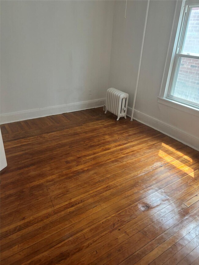 Building Photo - 3229 Baychester Ave