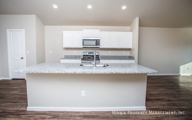 Building Photo - 2113 N. Ave. L-