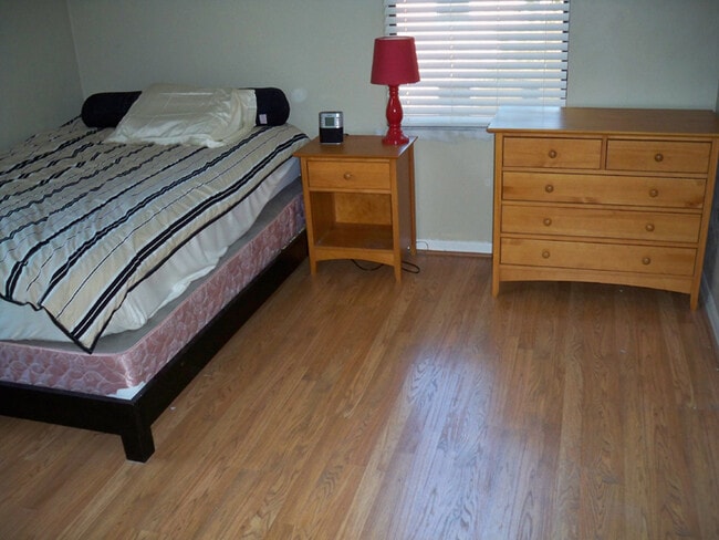 Building Photo - Saint Charles - Luxury 2 Bedroom, 2 Bathroom Condo