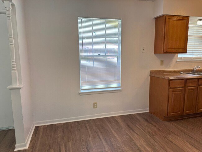 Building Photo - 132 Meadow Way