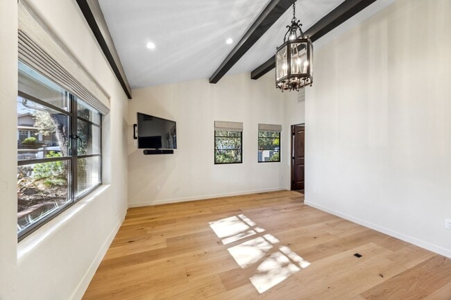 Building Photo - Stunning Single Level Home Central Woodside