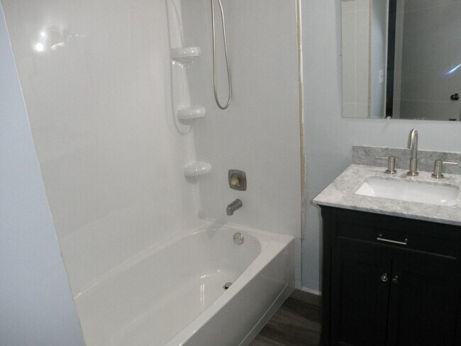 Building Photo - Summit Villas