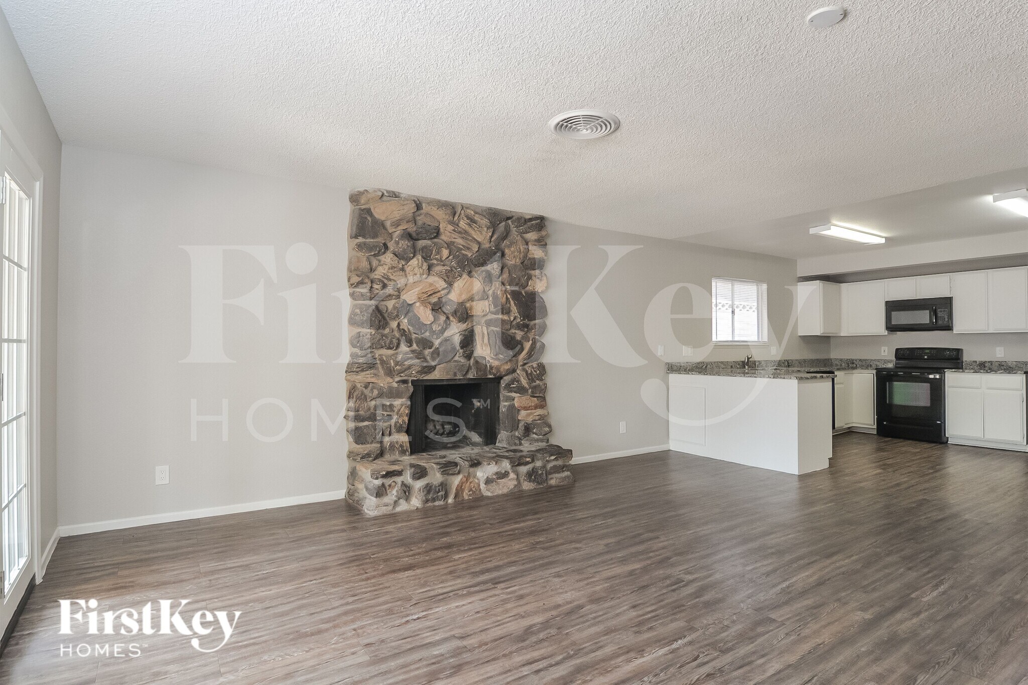 Building Photo - 4071 Oakhill Ave