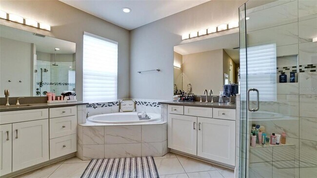 Building Photo - 5738 Hydrangea Cir