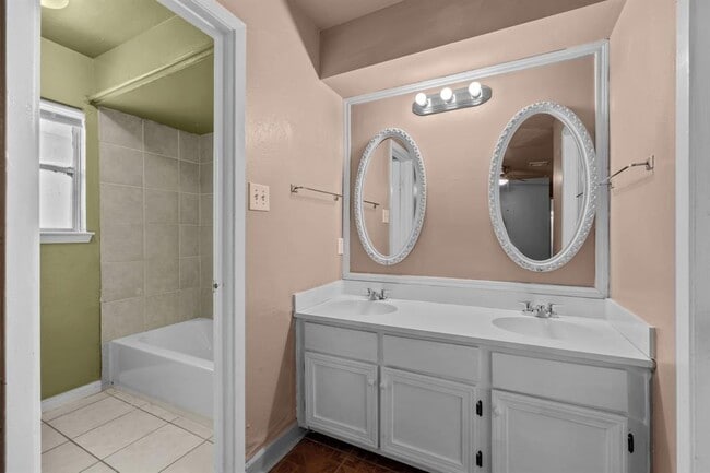 Building Photo - 6619 Indian Lake Dr