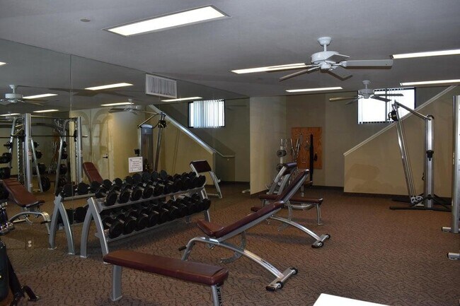 Building Photo - 269 Vista Royale Cir W