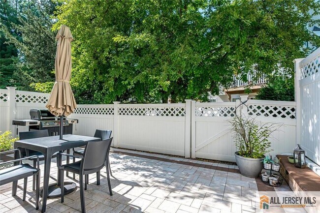 Building Photo - 403 Somerset Ct