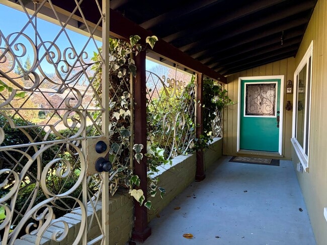 Building Photo - 2 Bedroom home, plus ADU, in Little Pocket