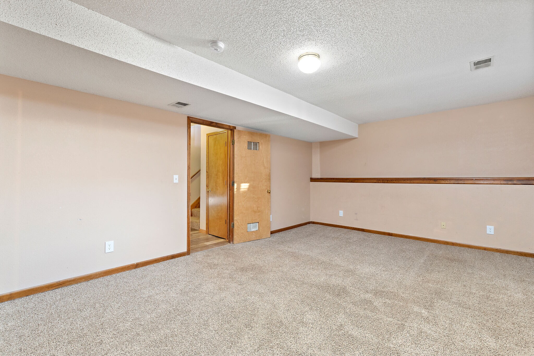 Building Photo - 937 Goldfinch Ln