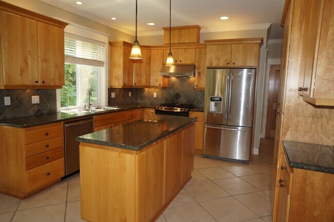 Building Photo - Spectacular NW Portland 4 bedroom with gue...