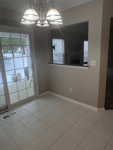 Dining room - 36447 N Reserve Cir