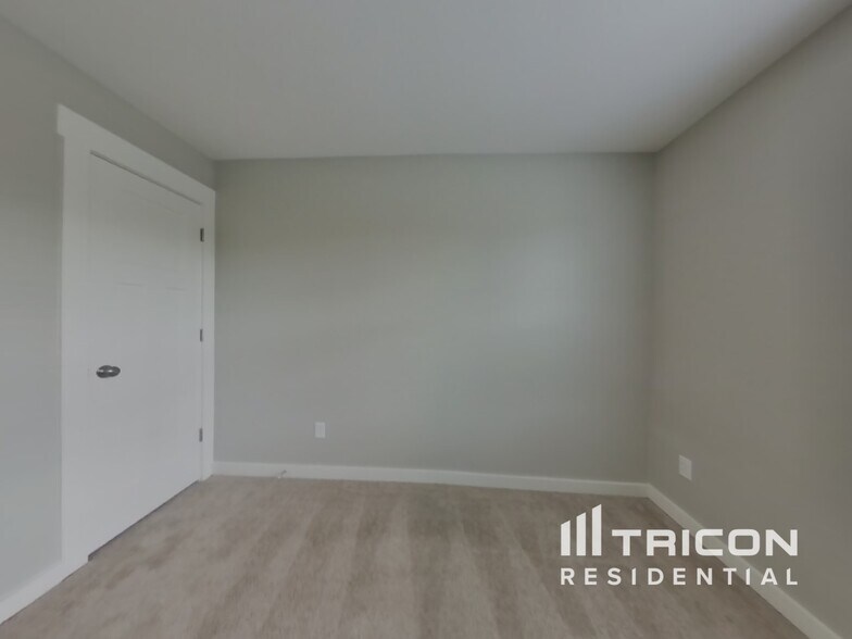 Building Photo - 6014 Sentinel Dr