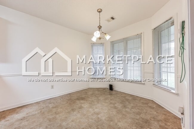 Building Photo - 1700 Crabtree Cir