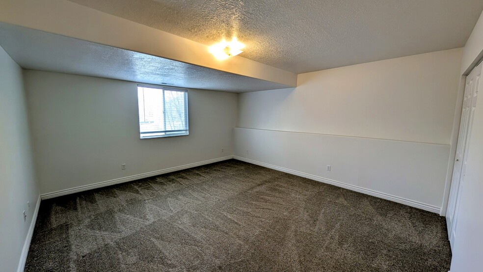 Building Photo - 4372 S 1000 W