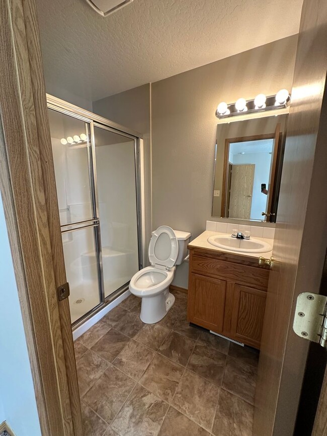 Building Photo - 3 bedroom 2 bathroom Caldwell Home